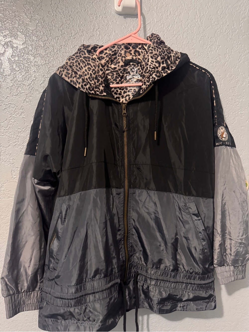 Buc-ee’s Windbreaker size Small/ Medium